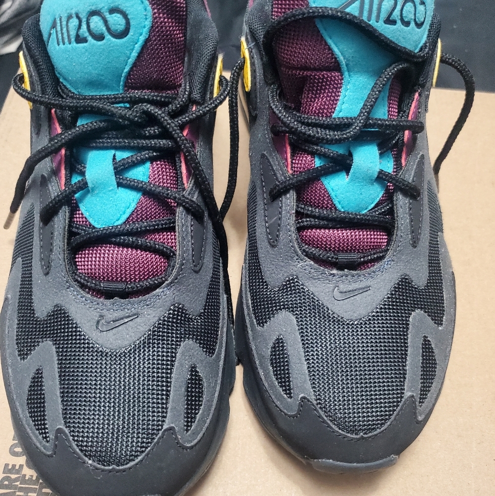 Womens 9.5 nike air max 200